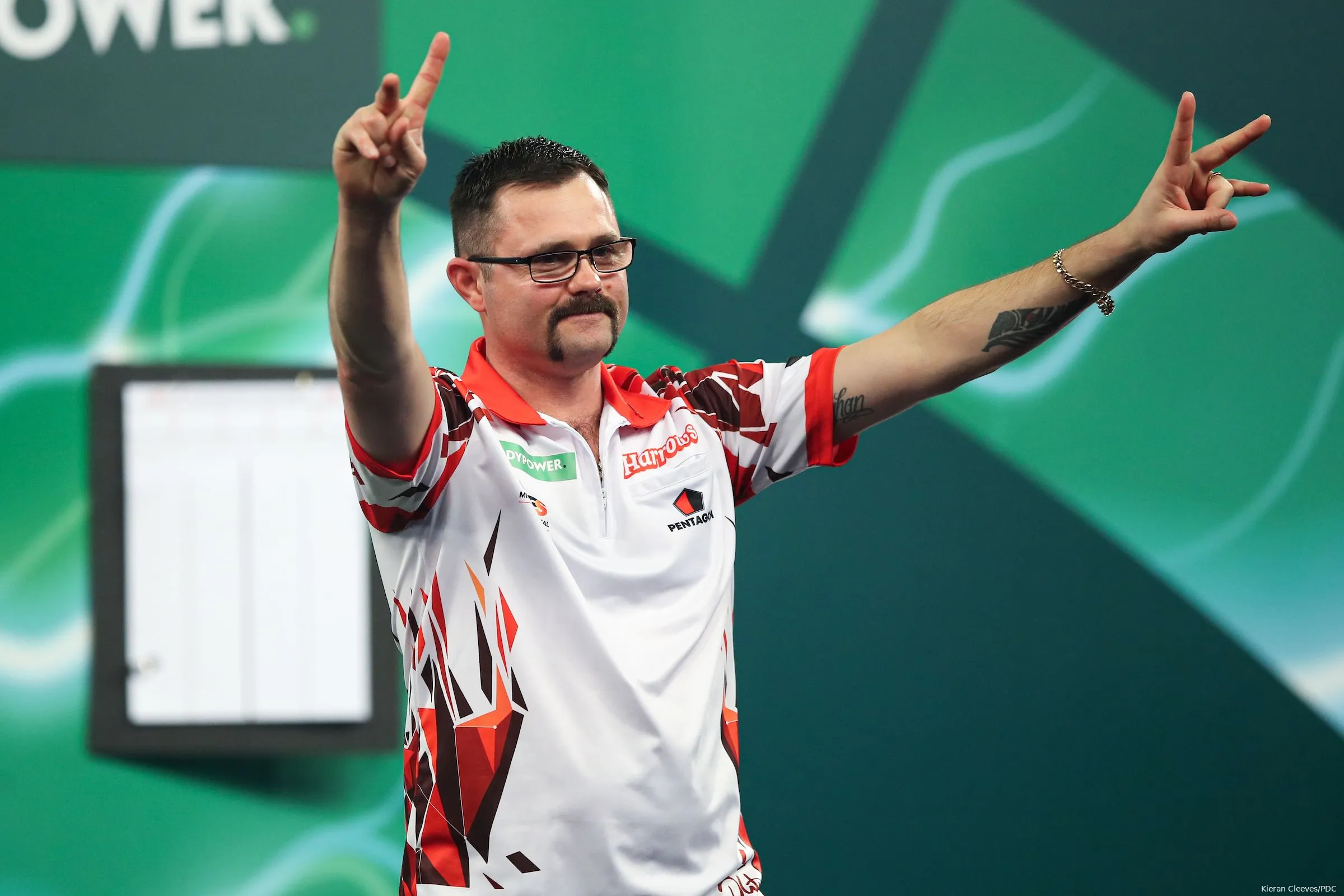 Damon Heta narrowly misses double 12 for matchwinning ninedarter but